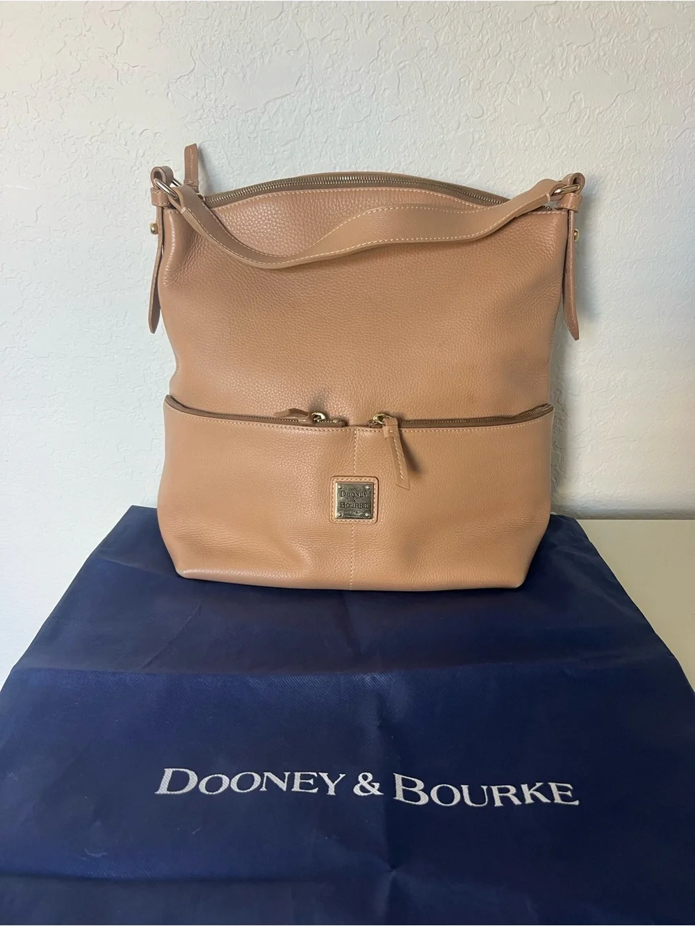 Dooney & Bourke Large Pebbled Leather Hobo Bag Tan Taupe Shoulder Purse Zip